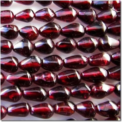 Garnet B irregular tear drop gemstone beads (D) 4 to 5.4mm