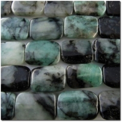 10 Emerald cushion gemstone beads (O) 15 to 18.2mm